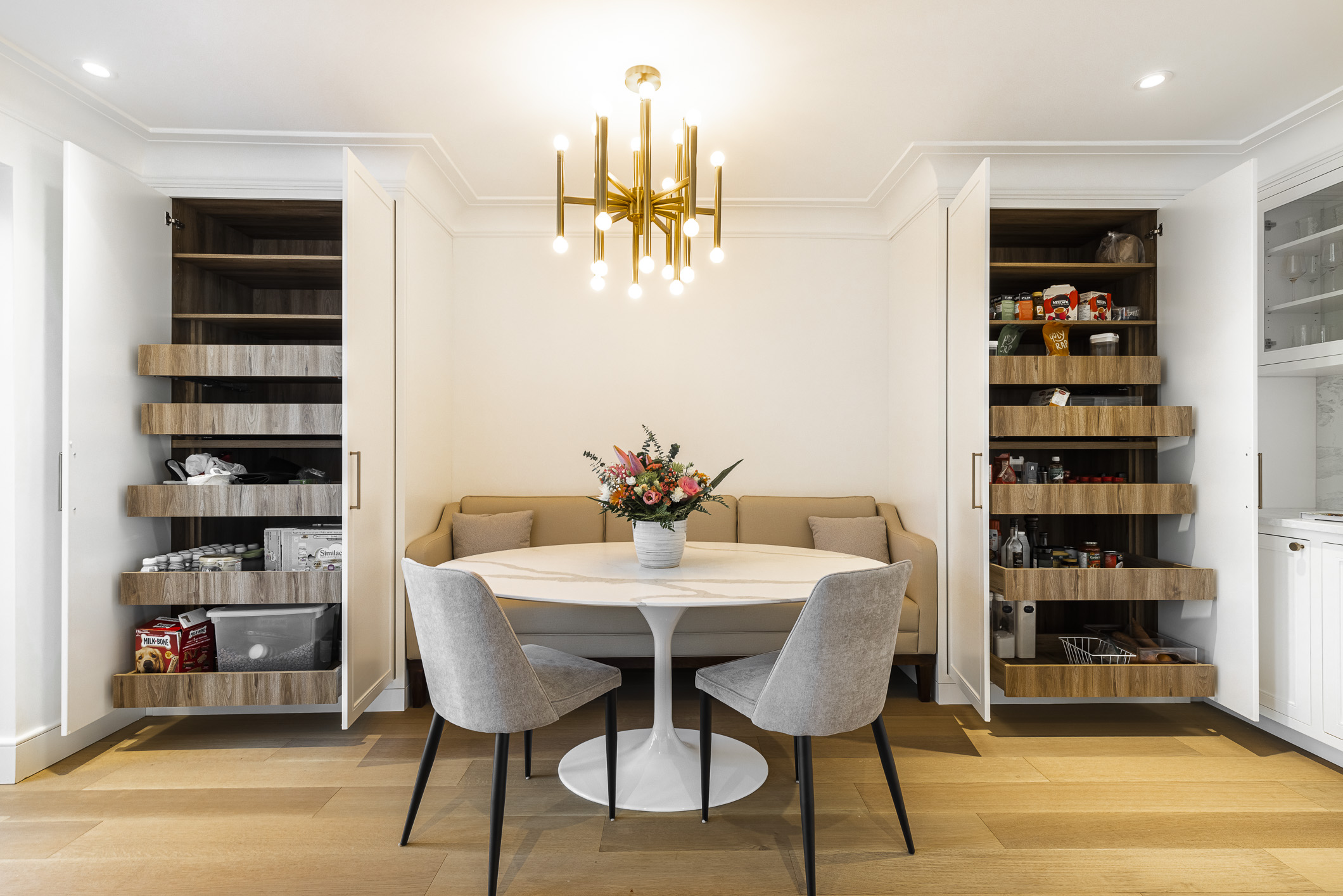Discover contemporary elegance in this inviting dining area, featuring a stylish round table, plush chairs, and a stunning chandelier.