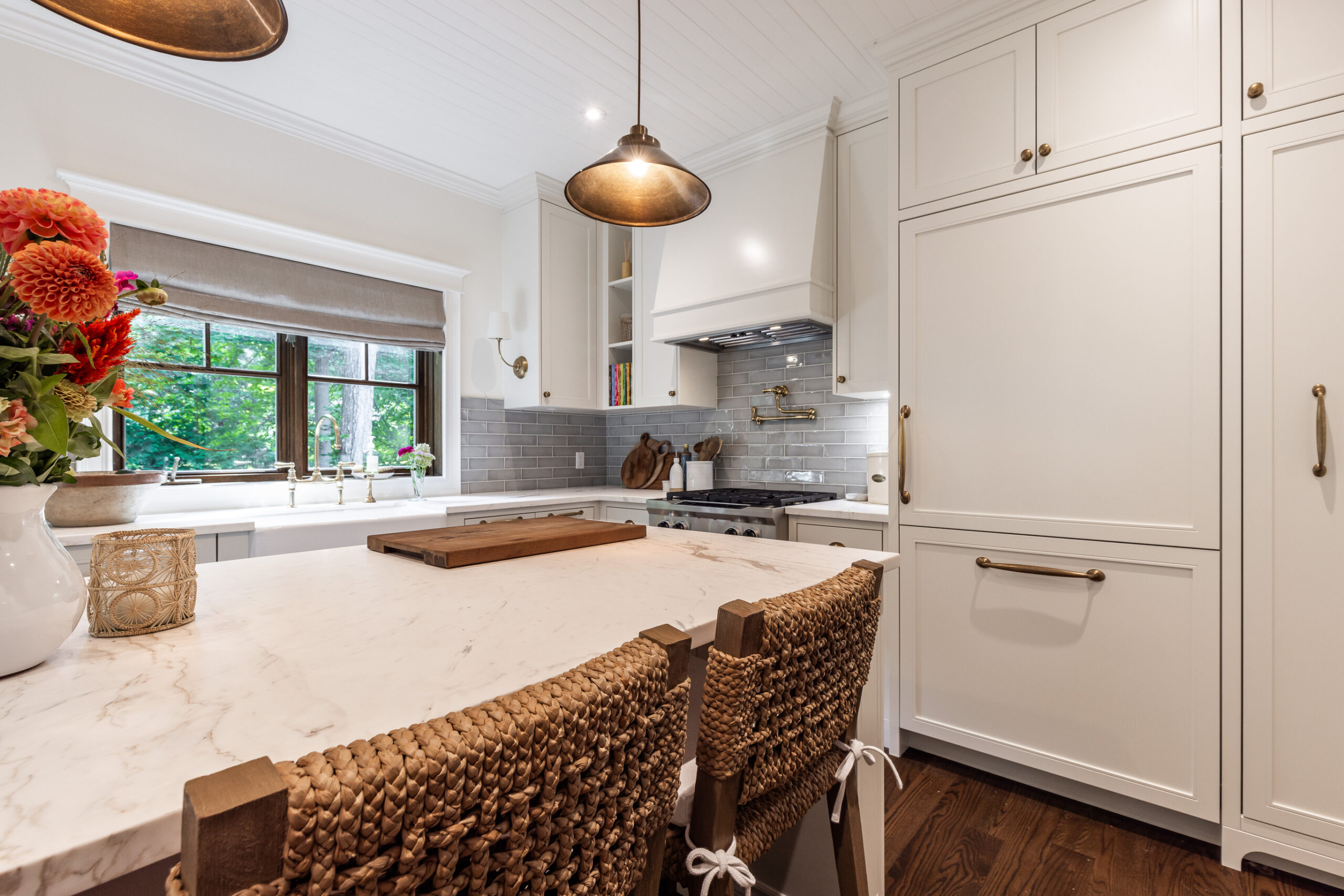 Experience the perfect blend of modern elegance and cozy charm in this bright kitchen with a stunning marble island and inviting decor.