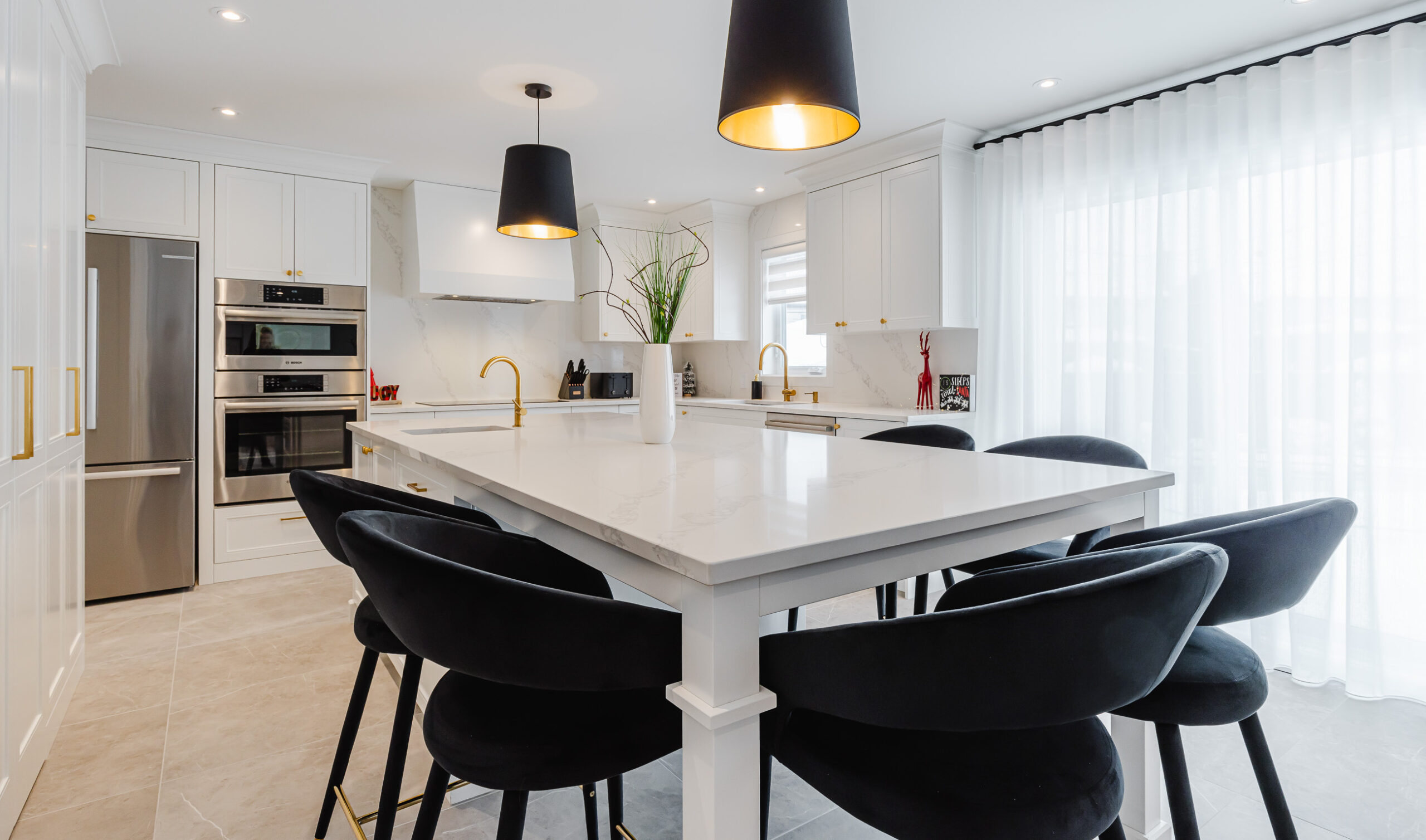 Modern kitchen featuring a bright design, central island, elegant finishes, and inviting atmosphere.