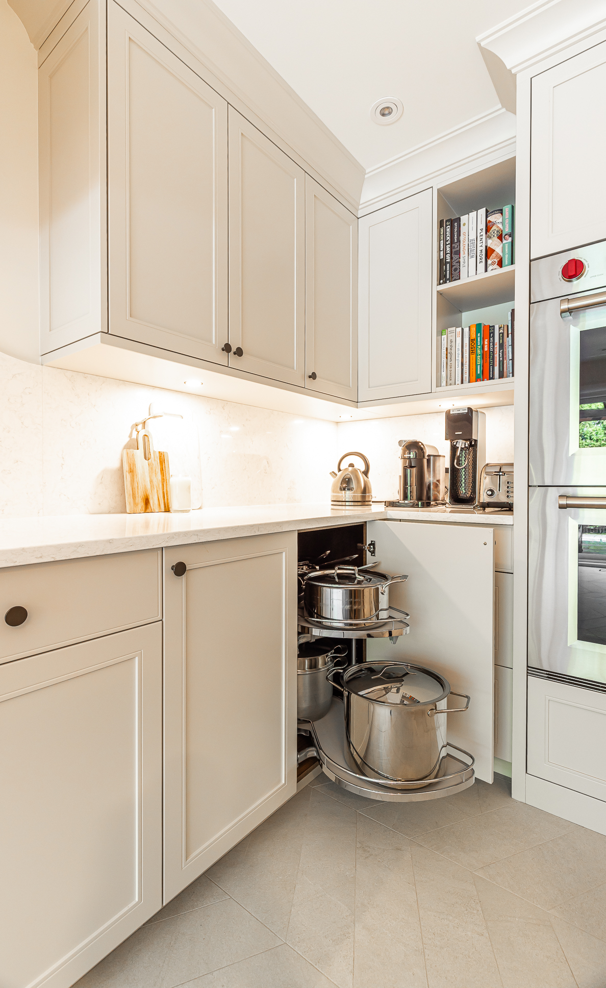 Discover a chic modern kitchen corner featuring elegant cabinetry, pull-out storage, and sleek stainless steel appliances for optimized style and functionality.